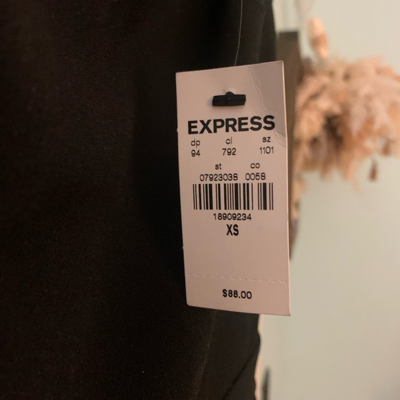 *NWT* Off the shoulder Express Jumpsuit - Picture 3 of 5